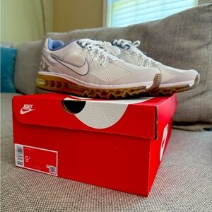 Men’s Nike Air Max 2013 White and Cool Grey Sneakers